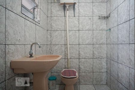 Banheiro de casa para alugar com 1 quarto, 40m² em Jardim Santa Maria, São Paulo