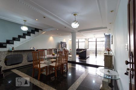 Sala de casa à venda com 4 quartos, 240m² em Vila Gustavo, São Paulo