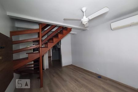Sala de casa de condomínio para alugar com 2 quartos, 70m² em Rio Branco, Canoas