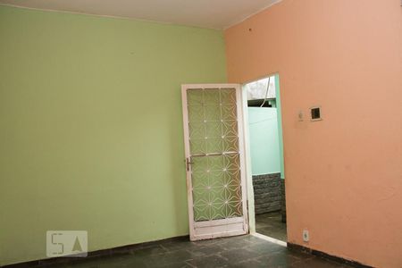 Sala de casa para alugar com 2 quartos, 80m² em Jardim Sulacap, Rio de Janeiro