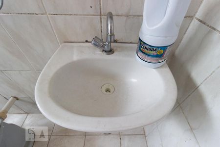 Casa à venda com 40m², 1 quarto e sem vaga Casa à venda com 40m², 1 quarto e sem vagaBanheiro