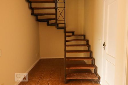 Escada de casa de condomínio para alugar com 4 quartos, 360m² em Residencial Flórida, Ribeirão Preto