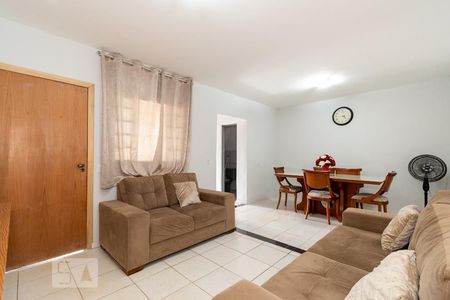 Sala de casa para alugar com 2 quartos, 83m² em Residencial Center Ville, Goiânia