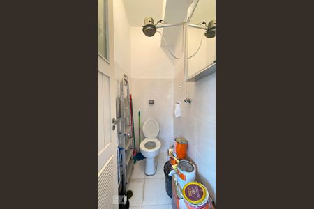 Apartamento para alugar com 163m², 3 quartos e 1 vaga Apartamento para alugar com 163m², 3 quartos e 1 vagaBanheiro de Serviço