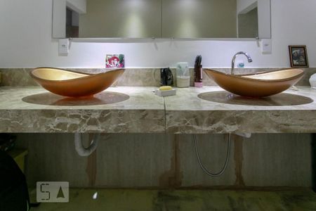 Casa à venda com 340m², 3 quartos e 6 vagas Casa à venda com 340m², 3 quartos e 6 vagasBanheiro da Suíte