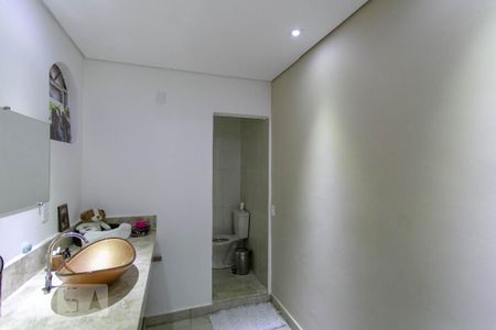Casa à venda com 340m², 3 quartos e 6 vagas Casa à venda com 340m², 3 quartos e 6 vagasBanheiro da Suíte
