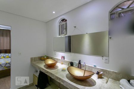 Casa à venda com 340m², 3 quartos e 6 vagas Casa à venda com 340m², 3 quartos e 6 vagasBanheiro da Suíte