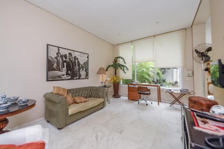 Sala de TV de casa à venda com 4 quartos, 440m² em Consolação, São Paulo