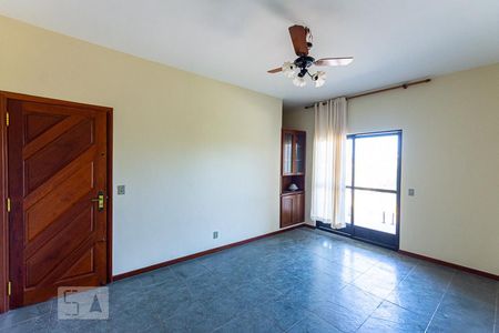 Sala de casa de condomínio à venda com 2 quartos, 171m² em Itaipu, Niterói