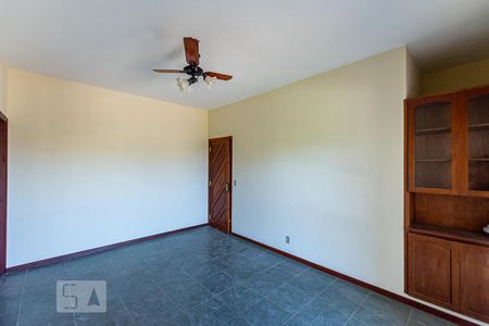 Sala de casa de condomínio à venda com 2 quartos, 171m² em Itaipu, Niterói
