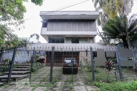 Casa para alugar com 750m², 4 quartos e 5 vagas Casa para alugar com 750m², 4 quartos e 5 vagasFachada