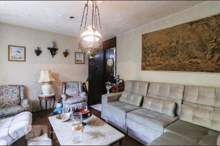 Casa para alugar com 750m², 4 quartos e 5 vagas Casa para alugar com 750m², 4 quartos e 5 vagasSala de TV Lareira