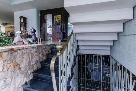 Casa para alugar com 750m², 4 quartos e 5 vagas Casa para alugar com 750m², 4 quartos e 5 vagasEntrada