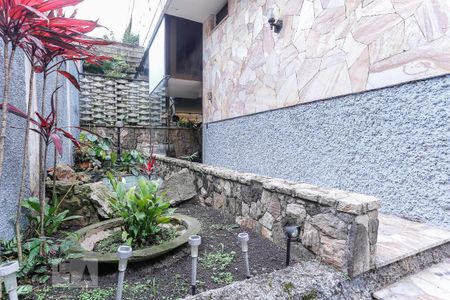 Casa para alugar com 750m², 4 quartos e 5 vagas Casa para alugar com 750m², 4 quartos e 5 vagasEntrada