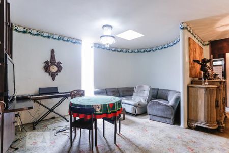 Casa para alugar com 750m², 4 quartos e 5 vagas Casa para alugar com 750m², 4 quartos e 5 vagasSala de TV Superior