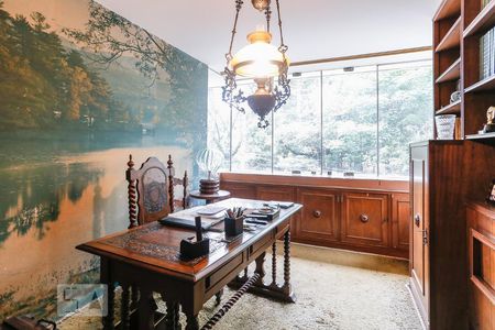 Casa para alugar com 750m², 4 quartos e 5 vagas Casa para alugar com 750m², 4 quartos e 5 vagasEscritório