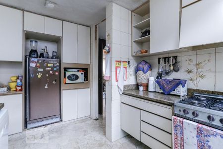 Casa para alugar com 750m², 4 quartos e 5 vagas Casa para alugar com 750m², 4 quartos e 5 vagasCozinha