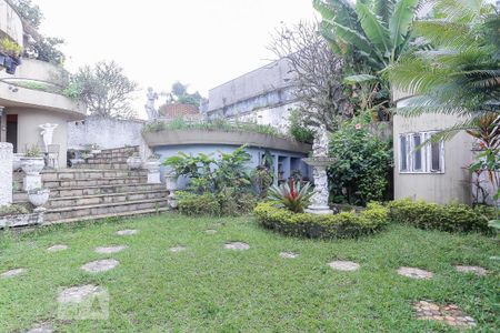 Casa para alugar com 750m², 4 quartos e 5 vagas Casa para alugar com 750m², 4 quartos e 5 vagasQuintal