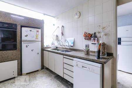 Casa para alugar com 750m², 4 quartos e 5 vagas Casa para alugar com 750m², 4 quartos e 5 vagasCozinha