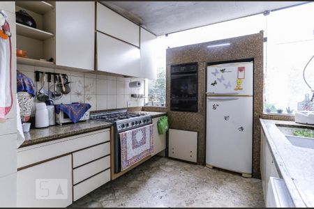Casa para alugar com 750m², 4 quartos e 5 vagas Casa para alugar com 750m², 4 quartos e 5 vagasCozinha