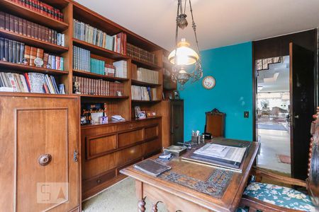 Casa para alugar com 750m², 4 quartos e 5 vagas Casa para alugar com 750m², 4 quartos e 5 vagasEscritório