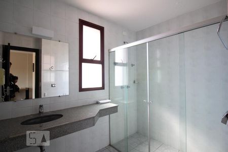 Banheiro de kitnet/studio para alugar com 1 quarto, 54m² em Anhangabaú, Jundiaí