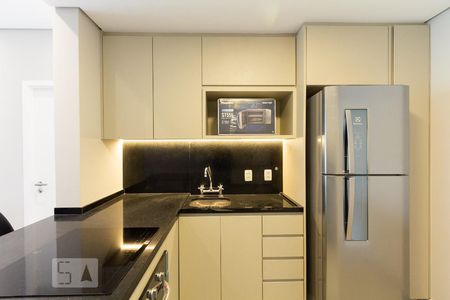 Sala/Cozinha de apartamento para alugar com 1 quarto, 90m² em Itaim Bibi, São Paulo