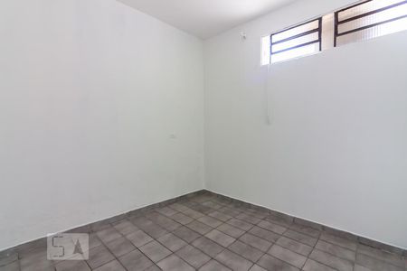 Quarto de casa para alugar com 1 quarto, 55m² em Jardim Roberto, Osasco
