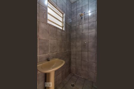 Banheiro de casa para alugar com 1 quarto, 55m² em Jardim Roberto, Osasco