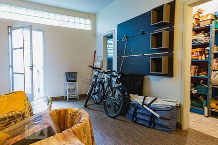 Casa à venda com 200m², 3 quartos e 2 vagas Casa à venda com 200m², 3 quartos e 2 vagasEdícula - Sala e Cozinha