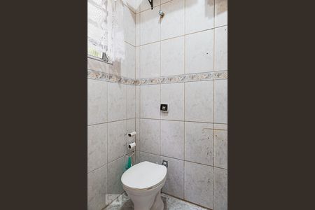 Casa à venda com 200m², 3 quartos e 2 vagas Casa à venda com 200m², 3 quartos e 2 vagasEdícula - Banheiro