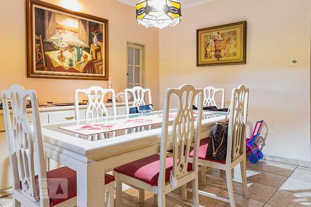 Casa à venda com 200m², 3 quartos e 2 vagas Casa à venda com 200m², 3 quartos e 2 vagascopa/Sala de Jantar