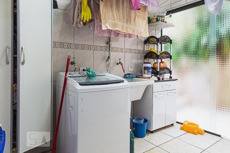 Casa à venda com 200m², 3 quartos e 2 vagas Casa à venda com 200m², 3 quartos e 2 vagasÁrea de Serviço