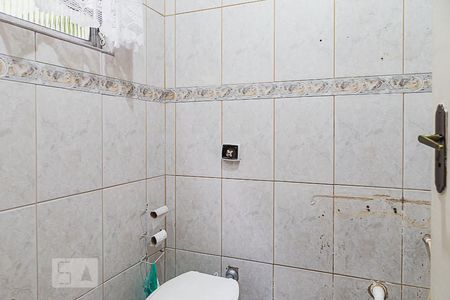 Casa à venda com 200m², 3 quartos e 2 vagas Casa à venda com 200m², 3 quartos e 2 vagasEdícula - Banheiro
