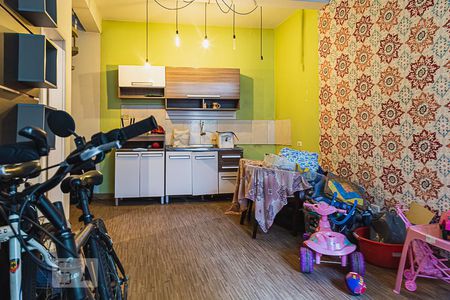 Casa à venda com 200m², 3 quartos e 2 vagas Casa à venda com 200m², 3 quartos e 2 vagasEdícula - Sala e Cozinha