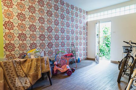 Casa à venda com 200m², 3 quartos e 2 vagas Casa à venda com 200m², 3 quartos e 2 vagasEdícula - Sala e Cozinha