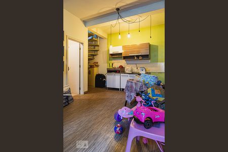 Casa à venda com 200m², 3 quartos e 2 vagas Casa à venda com 200m², 3 quartos e 2 vagasEdícula - Sala e Cozinha