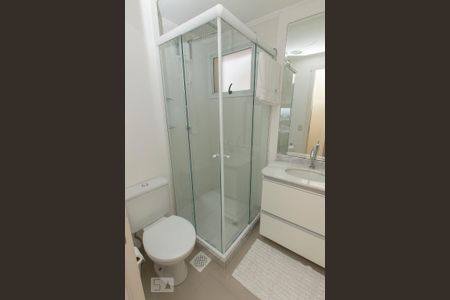 Banheiro de apartamento à venda com 3 quartos, 77m² em Vila Ipiranga, Porto Alegre