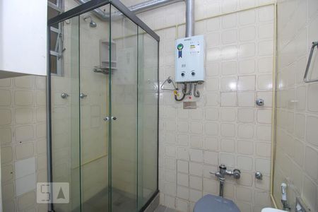 Banheiro Social de kitnet/studio para alugar com 1 quarto, 21m² em Catete, Rio de Janeiro