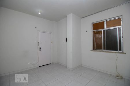 Studio de kitnet/studio para alugar com 1 quarto, 21m² em Catete, Rio de Janeiro