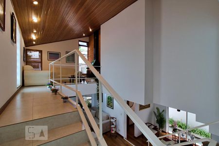 Sala de casa à venda com 4 quartos, 288m² em Jardim Leonor, São Paulo