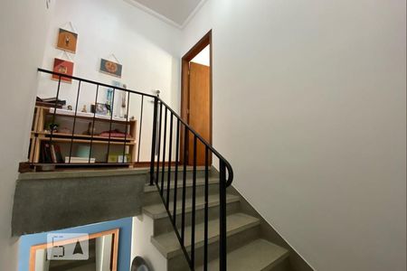 Escada de casa à venda com 2 quartos, 101m² em Vila Progredior, São Paulo