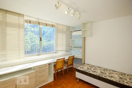 Quarto 1 de apartamento à venda com 3 quartos, 90m² em Copacabana, Rio de Janeiro