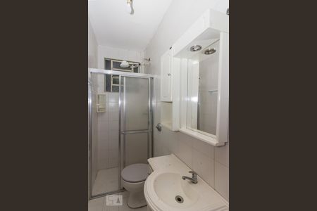 Banheiro de apartamento à venda com 1 quarto, 36m² em Bonfim, Porto Alegre
