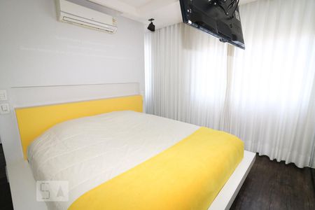 Quarto Suíte de apartamento para alugar com 1 quarto, 62m² em Passo da Areia, Porto Alegre