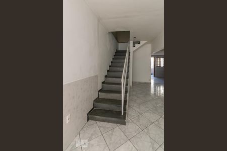 Sala - Acesso ao 2º andar de casa à venda com 3 quartos, 240m² em Penha Circular, Rio de Janeiro
