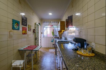 Cozinha 1 de casa à venda com 2 quartos, 270m² em Heliópolis, Belo Horizonte