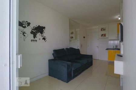 Sala vista pela sacada de kitnet/studio para alugar com 1 quarto, 37m² em Cambuci, São Paulo