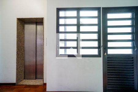 Hall dos quartos de casa para alugar com 5 quartos, 400m² em Vila Aricanduva, São Paulo