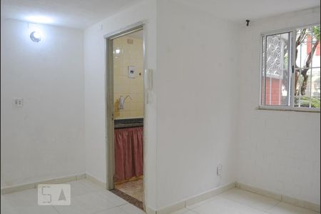 Sala de apartamento à venda com 2 quartos, 40m² em Cocotá, Rio de Janeiro